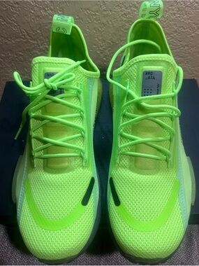 Adidas Men's Neon Green Running Sneakers- Size (9), NWT💚💚💚